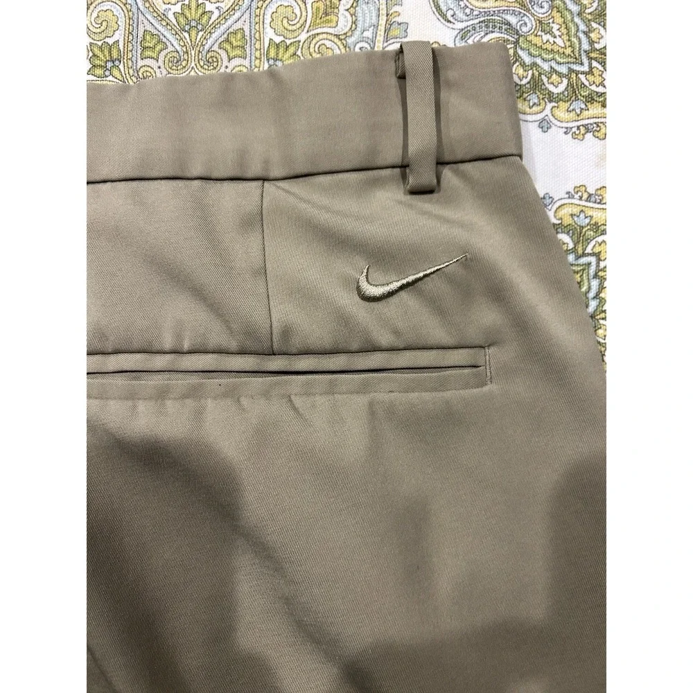Nike Golf Dri-FIT Standard Fit Men's Khaki Golf Shorts Size M Waist 30